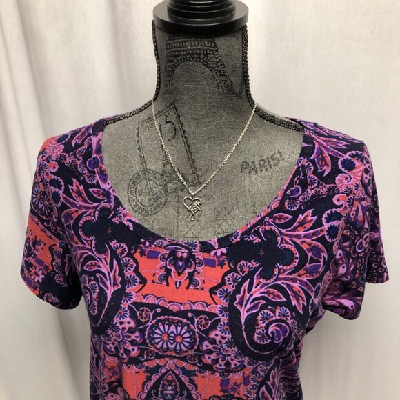 LuLaRoe Purple Pink Paisley Floral Top Womens Sz Medium Soft Short Sleeve Tunic - Picture 2 of 9